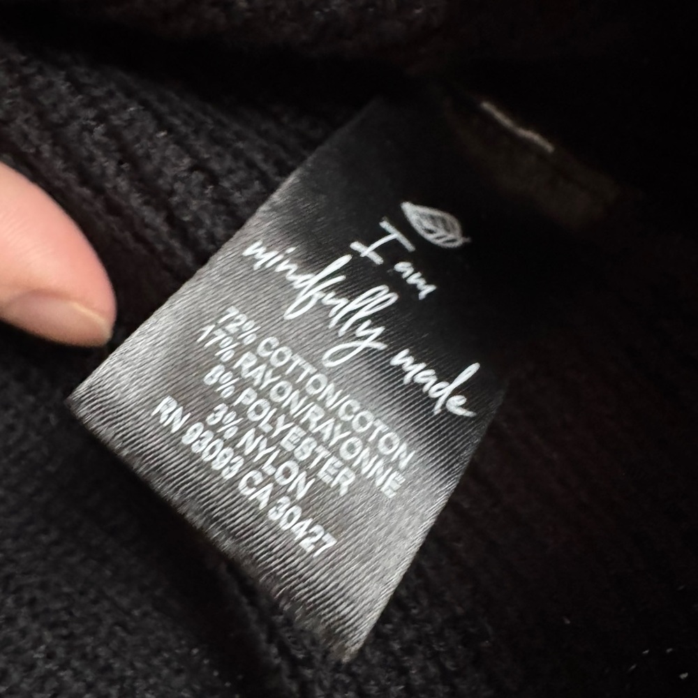 Nic + Zoe Black Knit Sweater with Feather like Cuff details womens size medium - Picture 4 of 4
